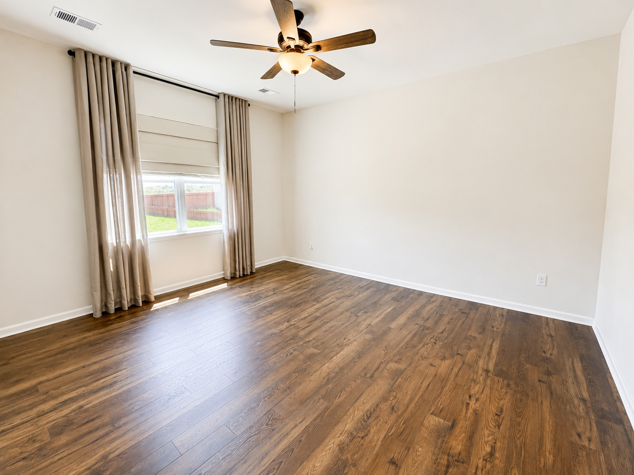 676 Hollyrose Cir - Photo 5 of 15