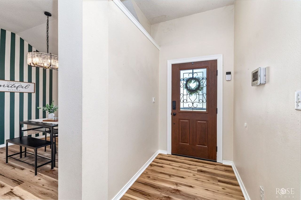1724 Edmund Blvd - Photo 7 of 30