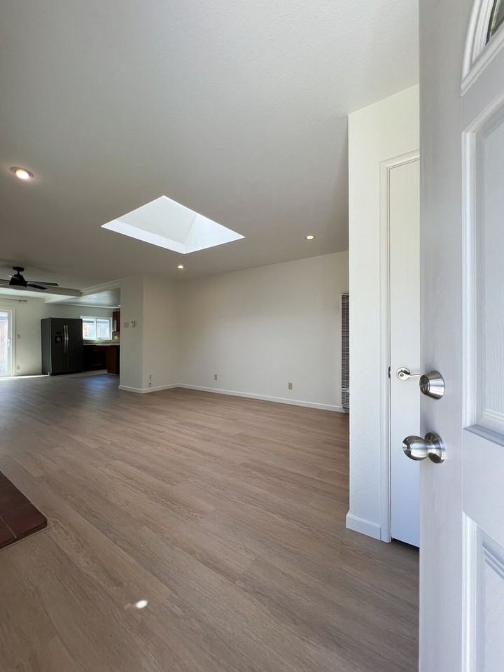 34 Queens Ct - Photo 3 of 30