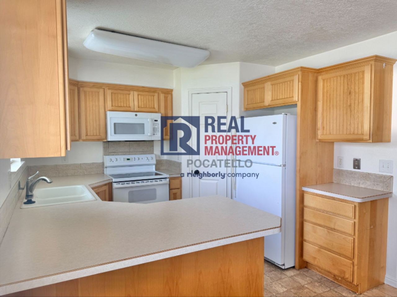 1586 Dustin Cir - Photo 3 of 26