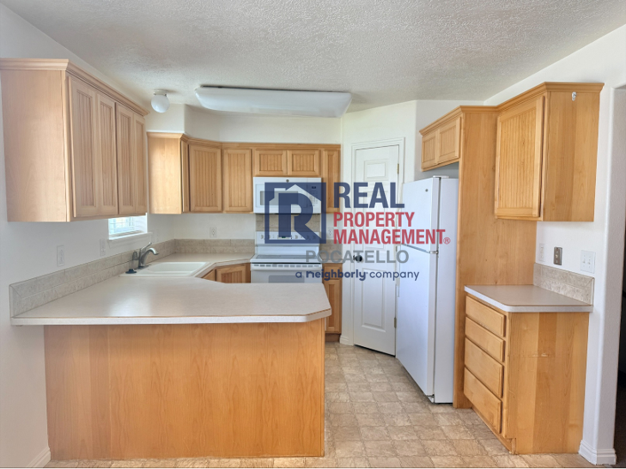 1586 Dustin Cir - Photo 4 of 26