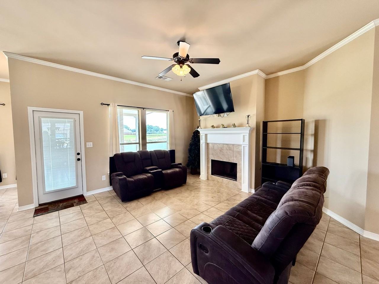 39122 Bayou View Ave - Photo 5 of 31