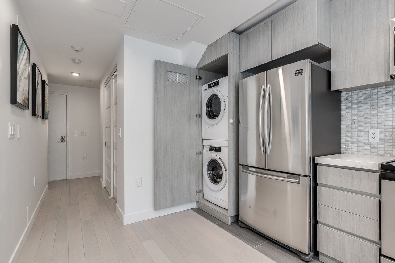 1431 - 1431 Haro Street - Photo 3 of 33