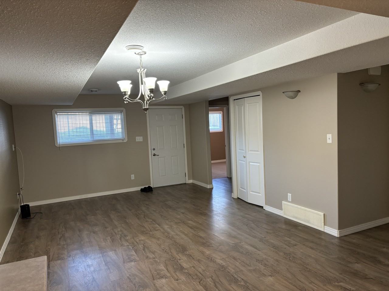 107 26 St - Photo 2 of 6