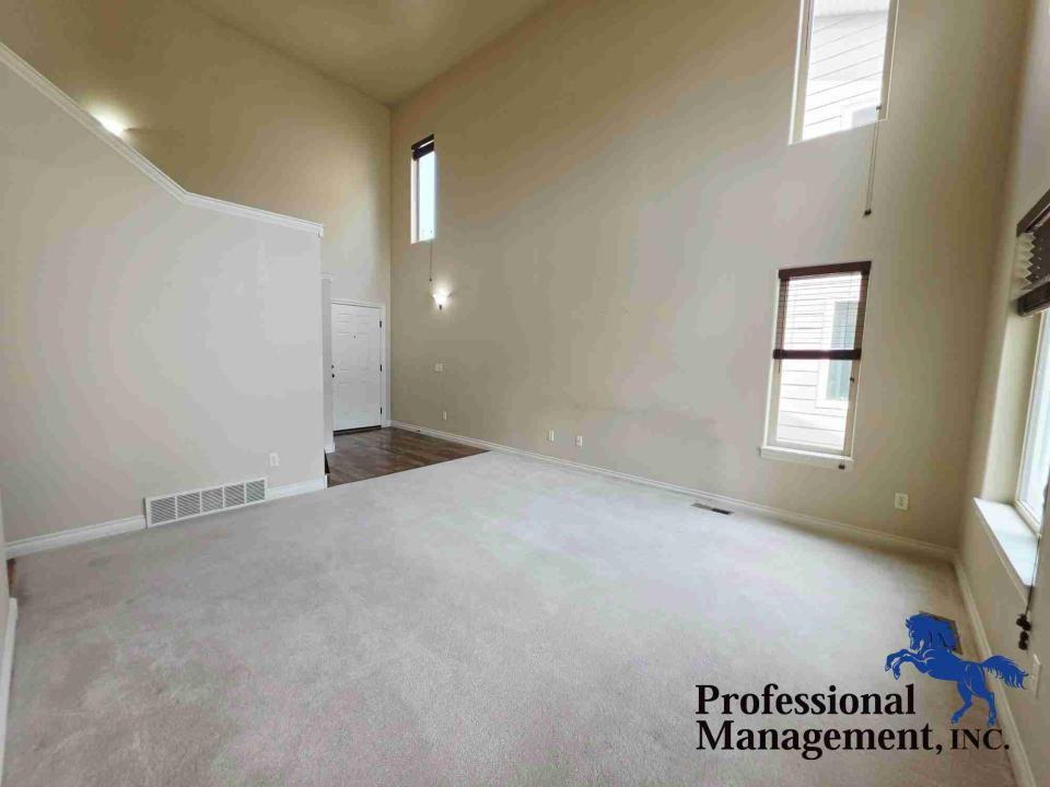 1617 8th St W - Photo 2 of 10