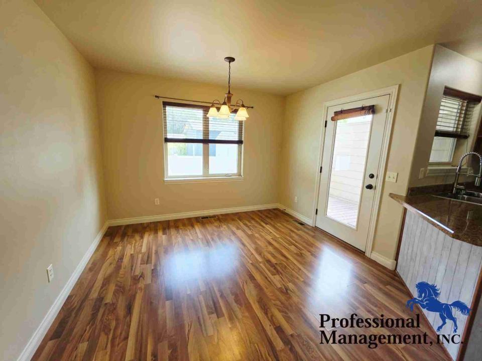 1617 8th St W - Photo 3 of 10
