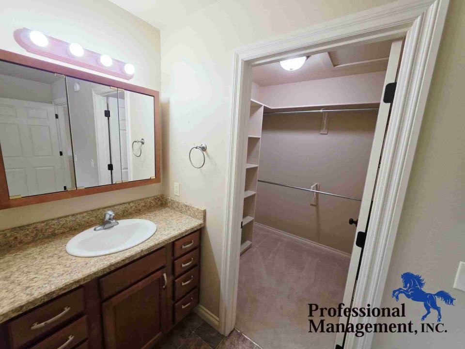 1617 8th St W - Photo 6 of 10