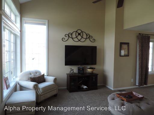 1504 Emerald Way - Photo 3 of 39