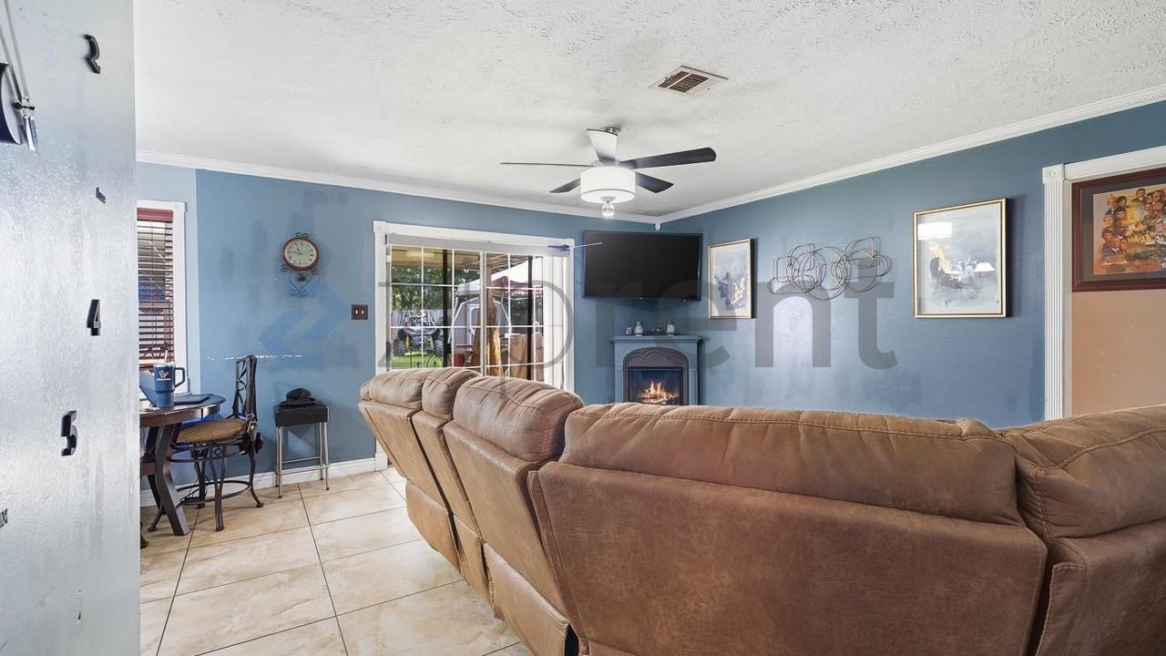 1218 W Donovan St - Photo 6 of 22