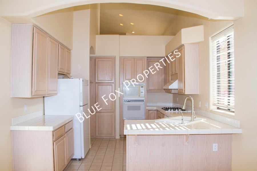 4131 E Hawks Wing Dr - Photo 2 of 24