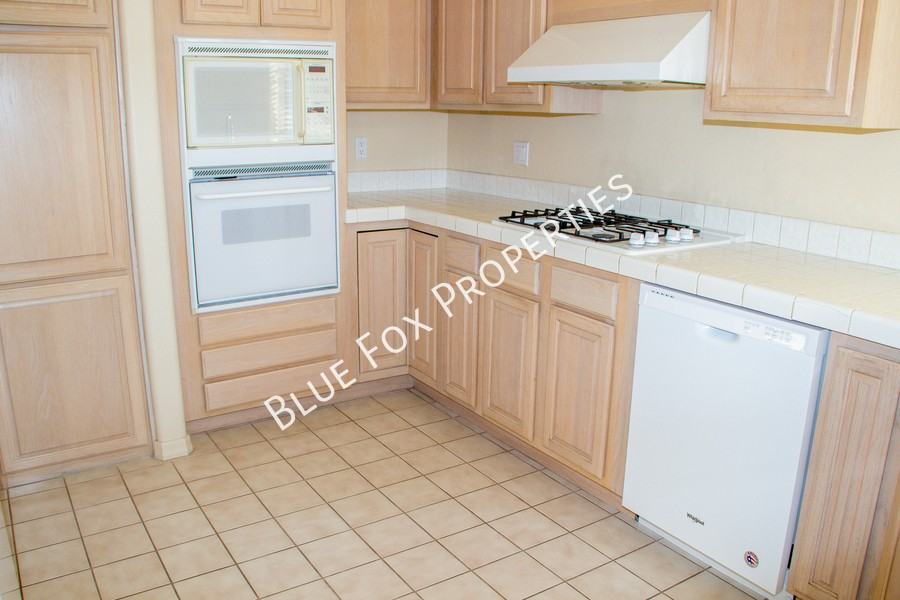 4131 E Hawks Wing Dr - Photo 3 of 24
