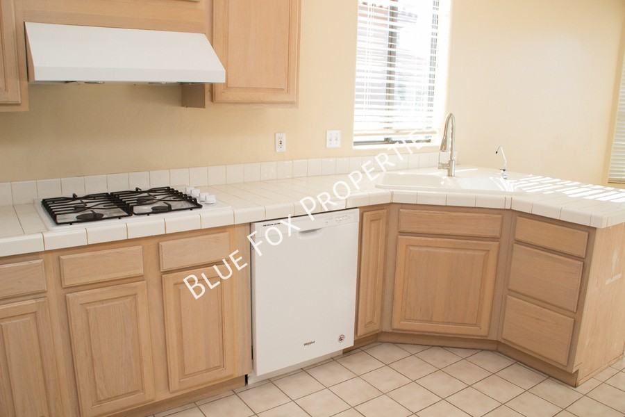 4131 E Hawks Wing Dr - Photo 4 of 24