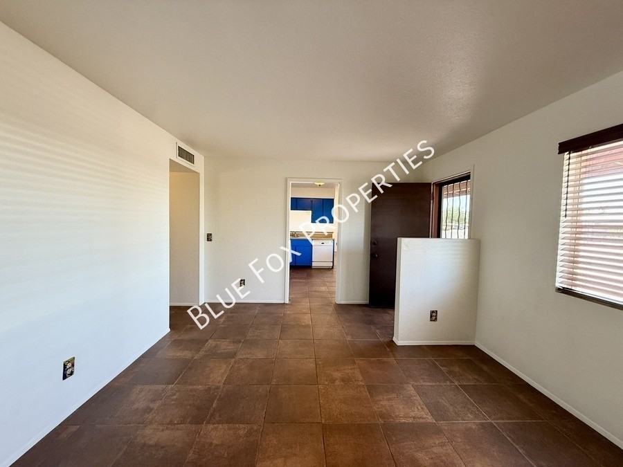 7650 N Rasmussen Ave - Photo 5 of 26