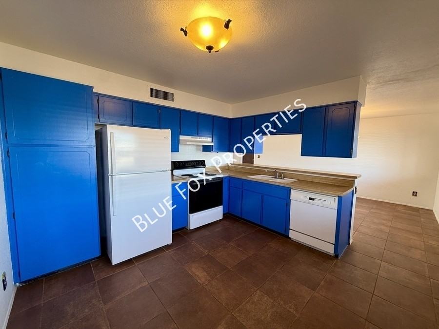 7650 N Rasmussen Ave - Photo 7 of 26