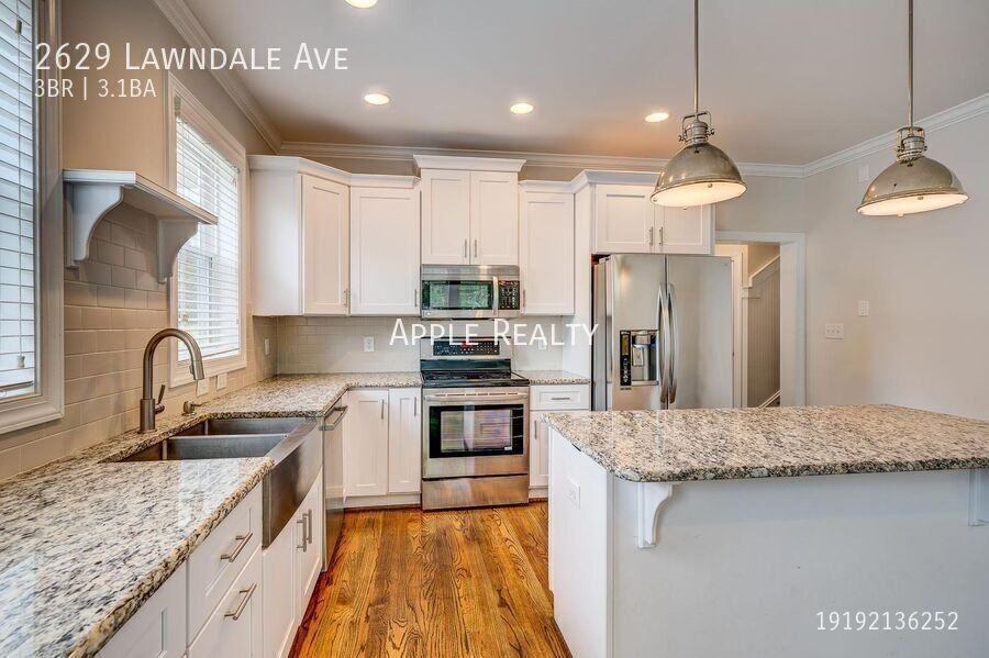 2629 Lawndale Ave - Photo 5 of 31