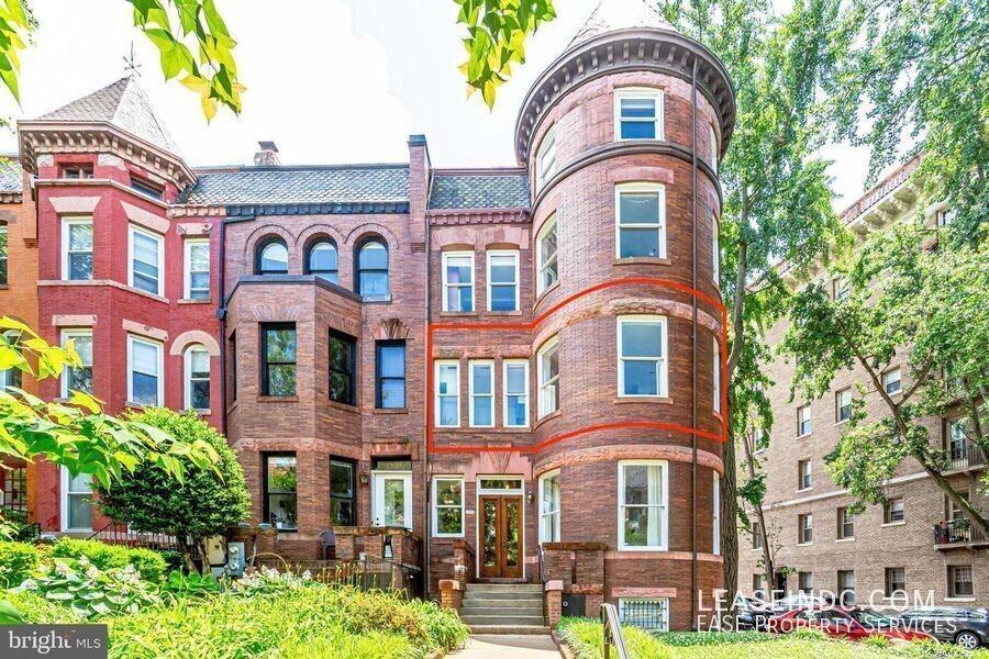 1938 Biltmore St Nw #B - Photo 2 of 31