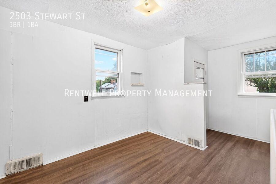 2503 Stewart St - Photo 3 of 35