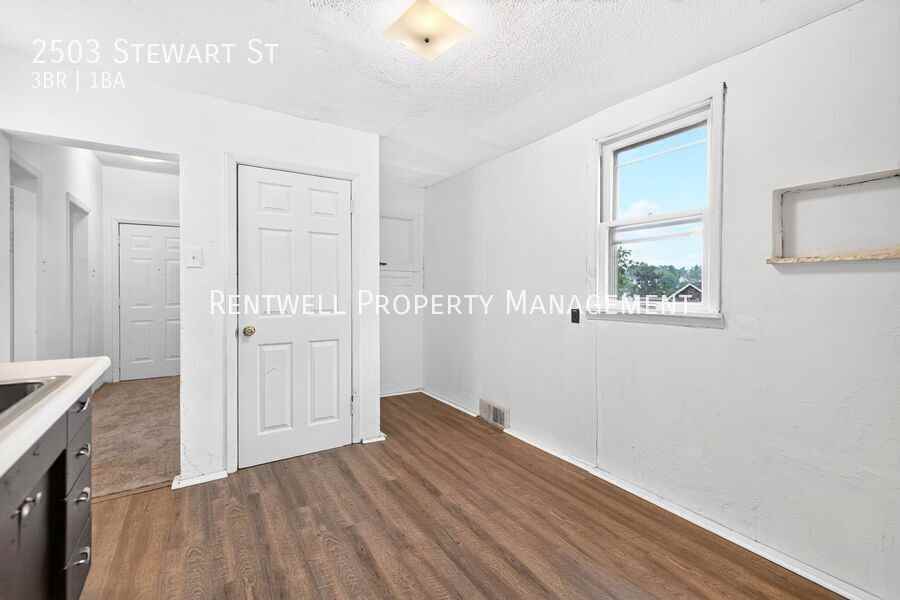 2503 Stewart St - Photo 4 of 35