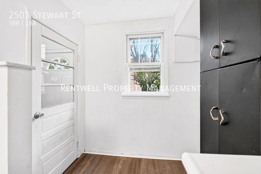 2503 Stewart St - Photo 5 of 35