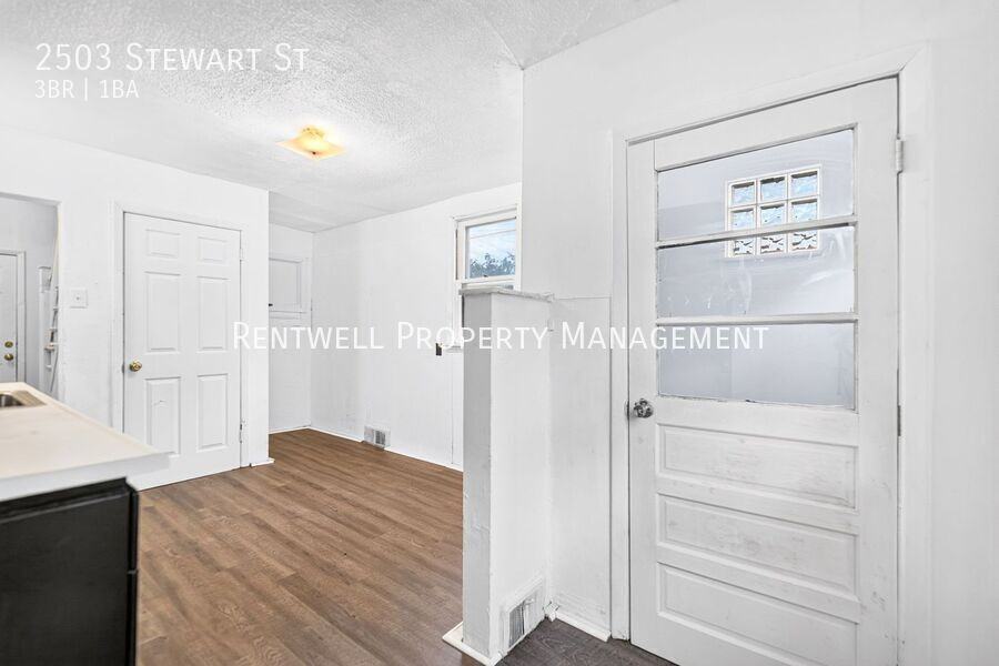 2503 Stewart St - Photo 6 of 35