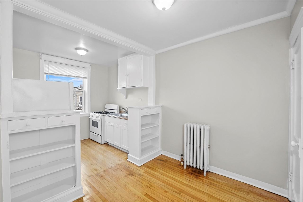 409 Beloit Ave #3T - Photo 5 of 23