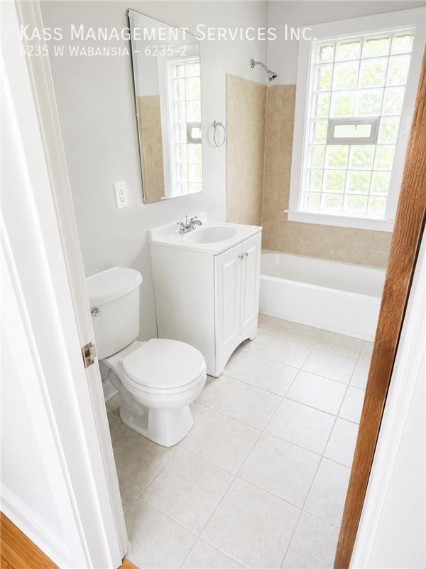 6235 W Wabansia Ave #6235-2 - Photo 4 of 7