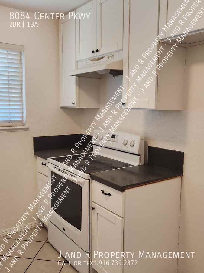 8084 Center Pkwy - Photo 4 of 16