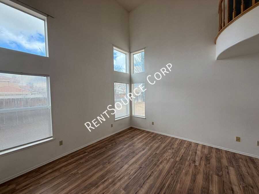 42456 Coronet Ct - Photo 3 of 31