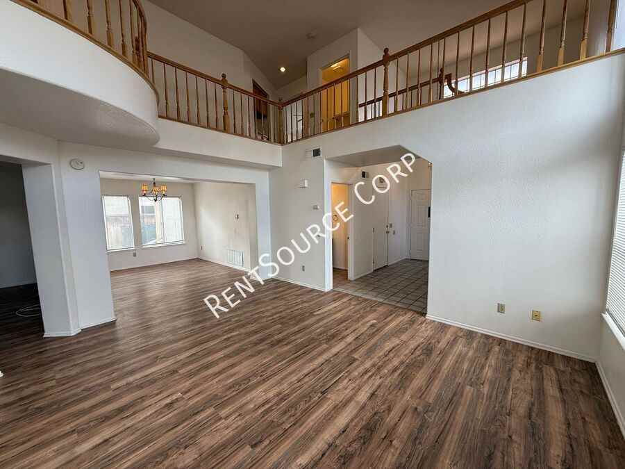 42456 Coronet Ct - Photo 4 of 31