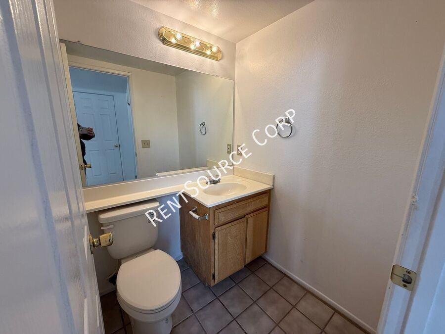 42456 Coronet Ct - Photo 5 of 31