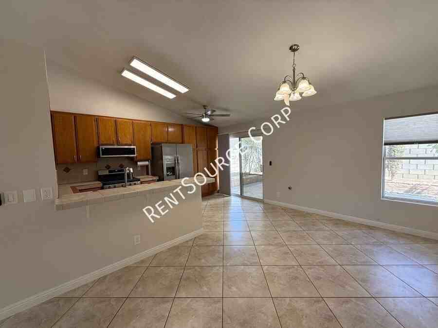2501 Summerchase Ave - Photo 5 of 25