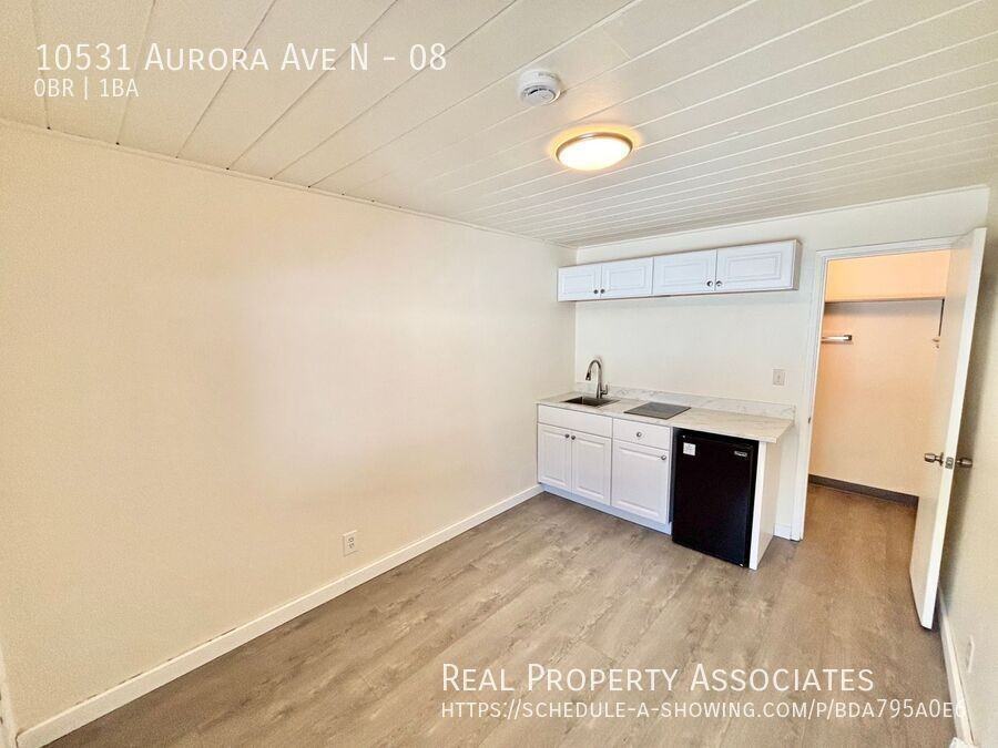 10531 Aurora Ave N #08 - Photo 3 of 10