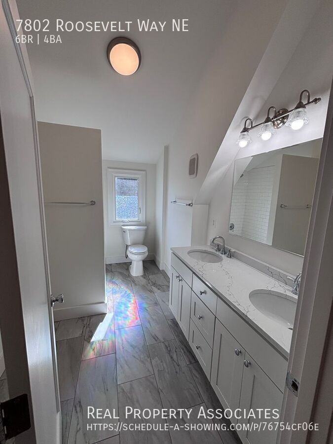 7802 Roosevelt Way Ne - Photo 7 of 44