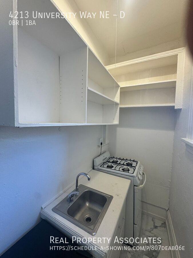 4213 University Way Ne #D - Photo 3 of 5