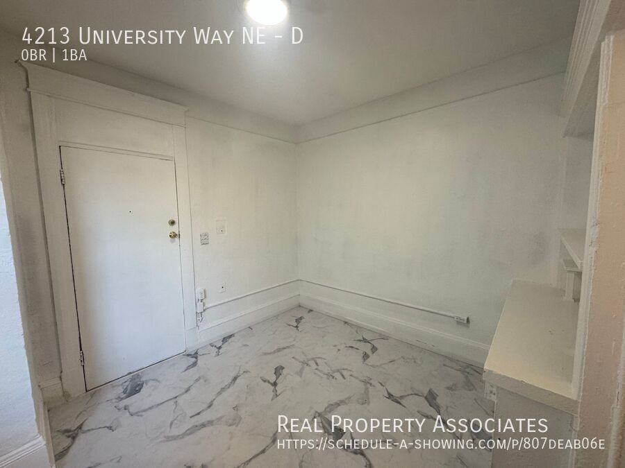 4213 University Way Ne #D - Photo 4 of 5