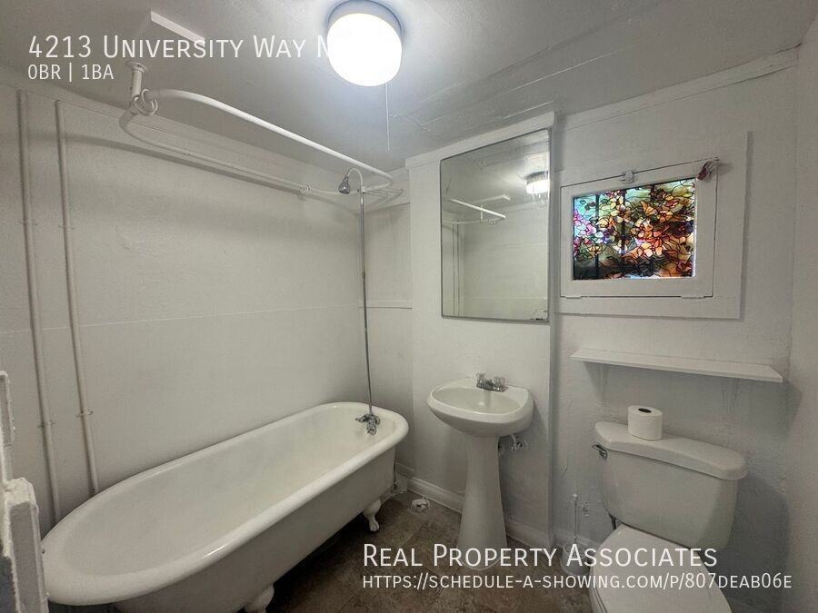 4213 University Way Ne #D - Photo 5 of 5