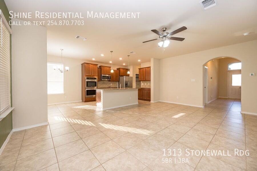1313 Stonewall Rdg - Photo 4 of 26