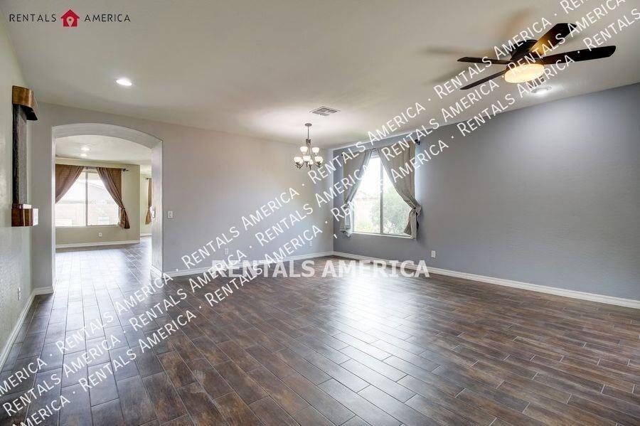 73 W Crescent Way - Photo 4 of 50