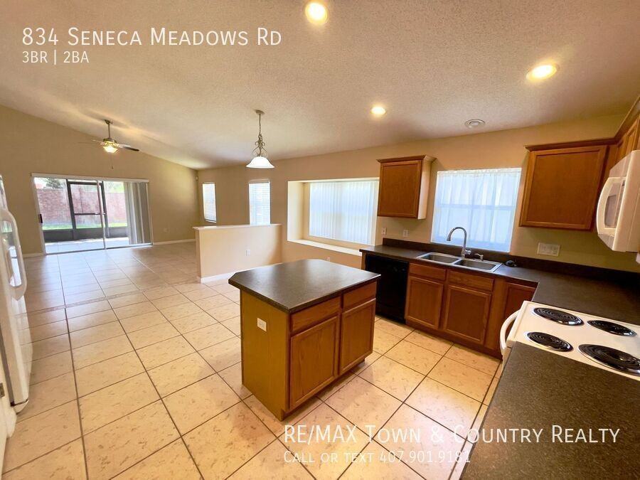 834 Seneca Meadows Rd - Photo 4 of 26
