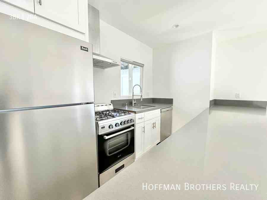 2429 W Avenue 33 #A - Photo 4 of 17