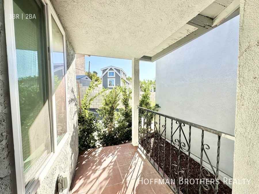 2429 W Avenue 33 #A - Photo 6 of 17
