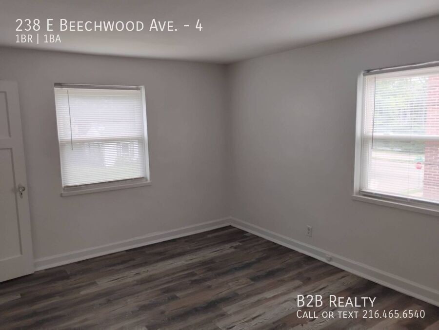 238 E Beechwood Ave #4 - Photo 4 of 17