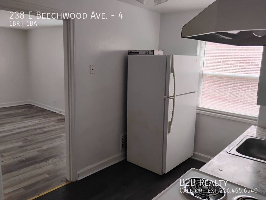 238 E Beechwood Ave #4 - Photo 7 of 17