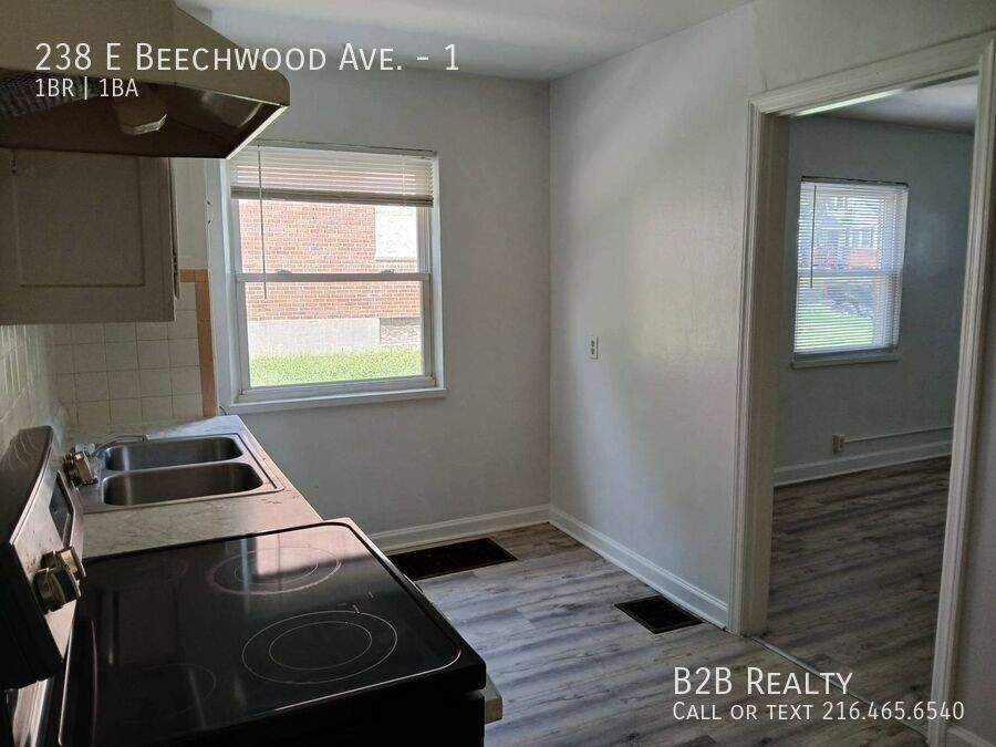 238 E Beechwood Ave #1 - Photo 4 of 16
