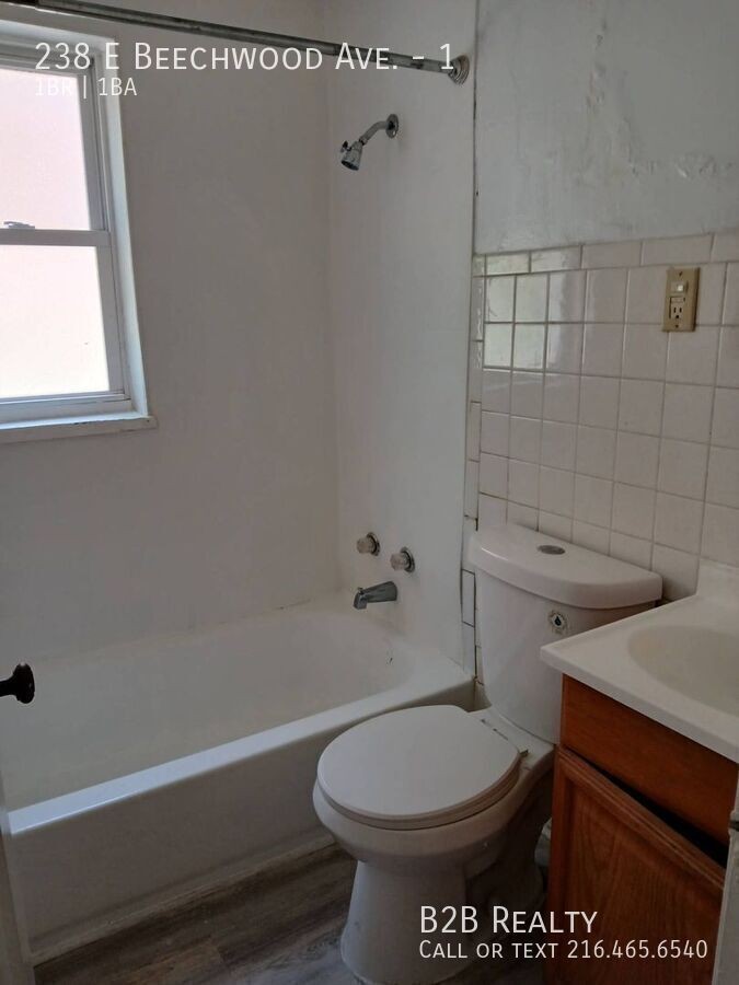238 E Beechwood Ave #1 - Photo 6 of 16