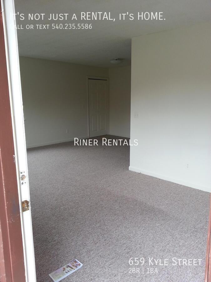 659 Kyle St - Photo 3 of 5