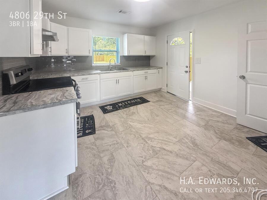 4806 29th St - Photo 7 of 13