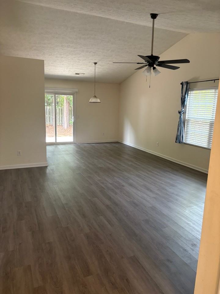 5140 Long Pointe Rd - Photo 2 of 15