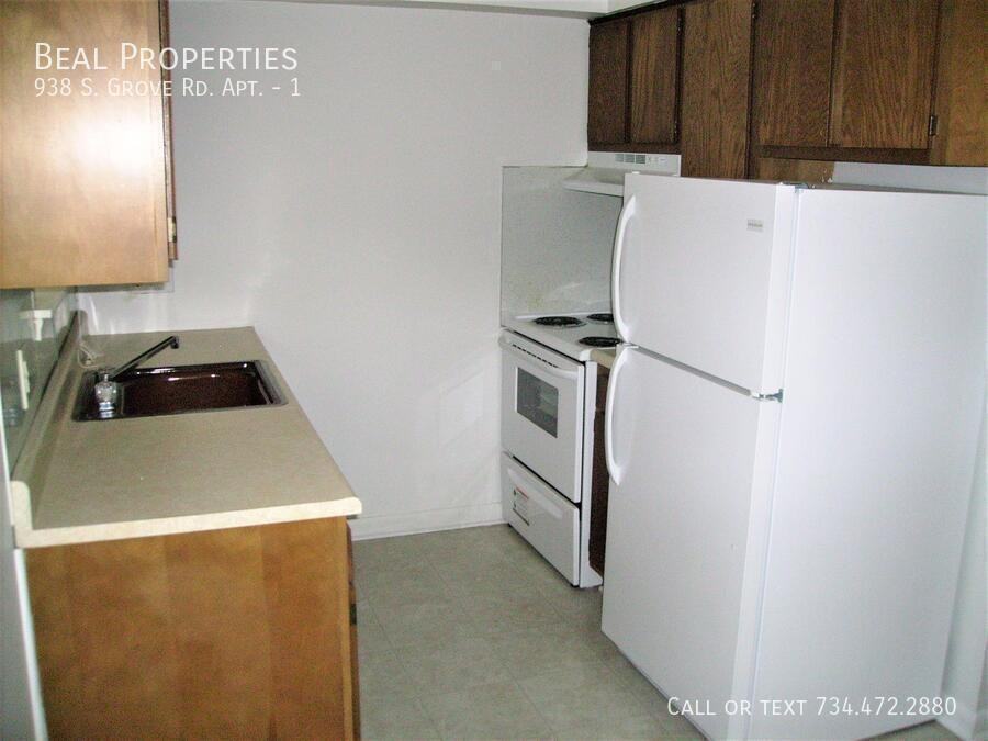 938 Grove Rd #1 - Photo 4 of 8