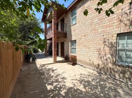 featured image of 418 W Plum St